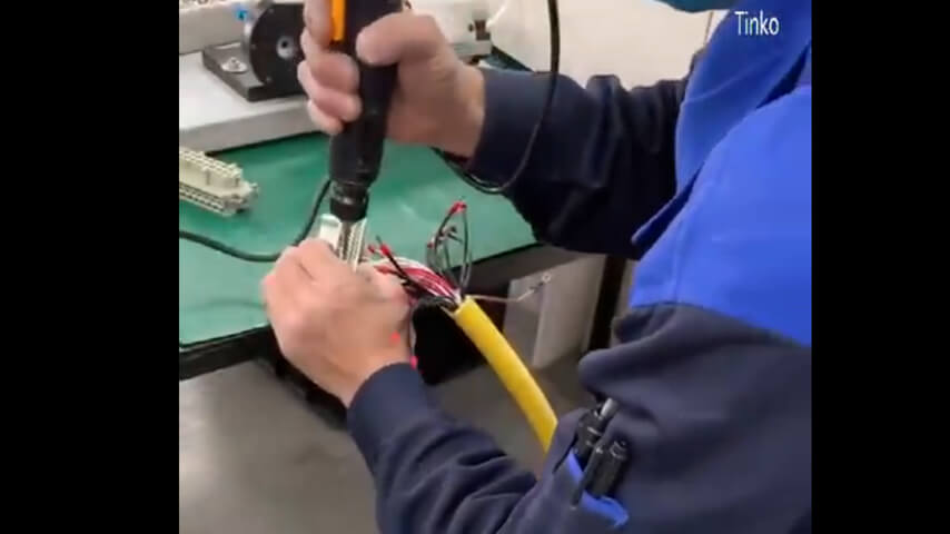 موصل للخدمة الشاقة